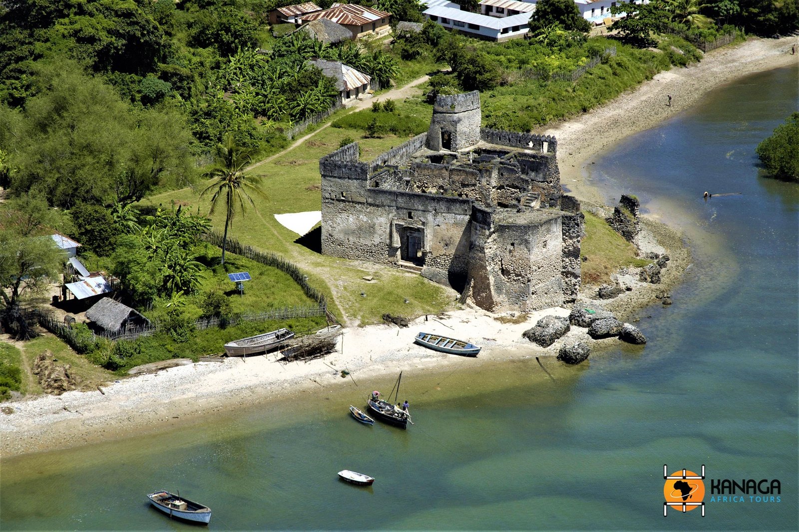 Bildnummer: 53214655  Datum: 04.05.2005  Copyright: imago/imagebroker
Luftbild von dem Fort auf Kilwa Kisiwani, Tansania, Afrika   Reisen kbdig xng  2005 quer   Afrika afrikanisch afrikanische afrikanischer afrikanisches am Ansicht Ansichten Architektur auﬂen Auﬂenaufnahme auf aussen Aussenaufnahme Aussenaufnahmen Bastion Bastionen Bauwerk Bauwerke Befestigungsanlage Befestigungsanlagen bei Burg Burgen dem drauﬂen Draufsicht Draufsichten draussen Festung Festungen Fort Geb‰ude Geb‰ude Kilwa Kisiwani Luftaufnahme Luftaufnahmen Luftbild Luftbilder Luftfoto Luftfotos Luftphoto Luftphotos menschenleer niemand oben Tag Tage Tageslicht tags¸ber tags¸ber Tansania Tanzania Vogelperspektive Vogelperspektiven von Wehranlage Wehranlagen 

Bildnummer 53214655 Date 04 05 2005 Copyright Imago image broker Luftbild from the Progress on Kilwa Kisiwani Tanzania Africa Travel Kbdig xng 2005 horizontal Africa African African African African at View Views Architecture exterior Outside view on exterior Outside view Outside Bastion Bastions Building Structures Fortification Fortifications at Burg Castles the outside Floor Top views outside Fortress Fortresses Progress Building Building Kilwa Kisiwani Air intake Aerial photographs Luftbild Aerial photos Aerial photo Aerial photos Air Photo Aerial photographs deserted Nobody above Day Days Daylight during the day during the day Tanzania Tanzania birds eye view Bird prospects from Wehranlage Military installations